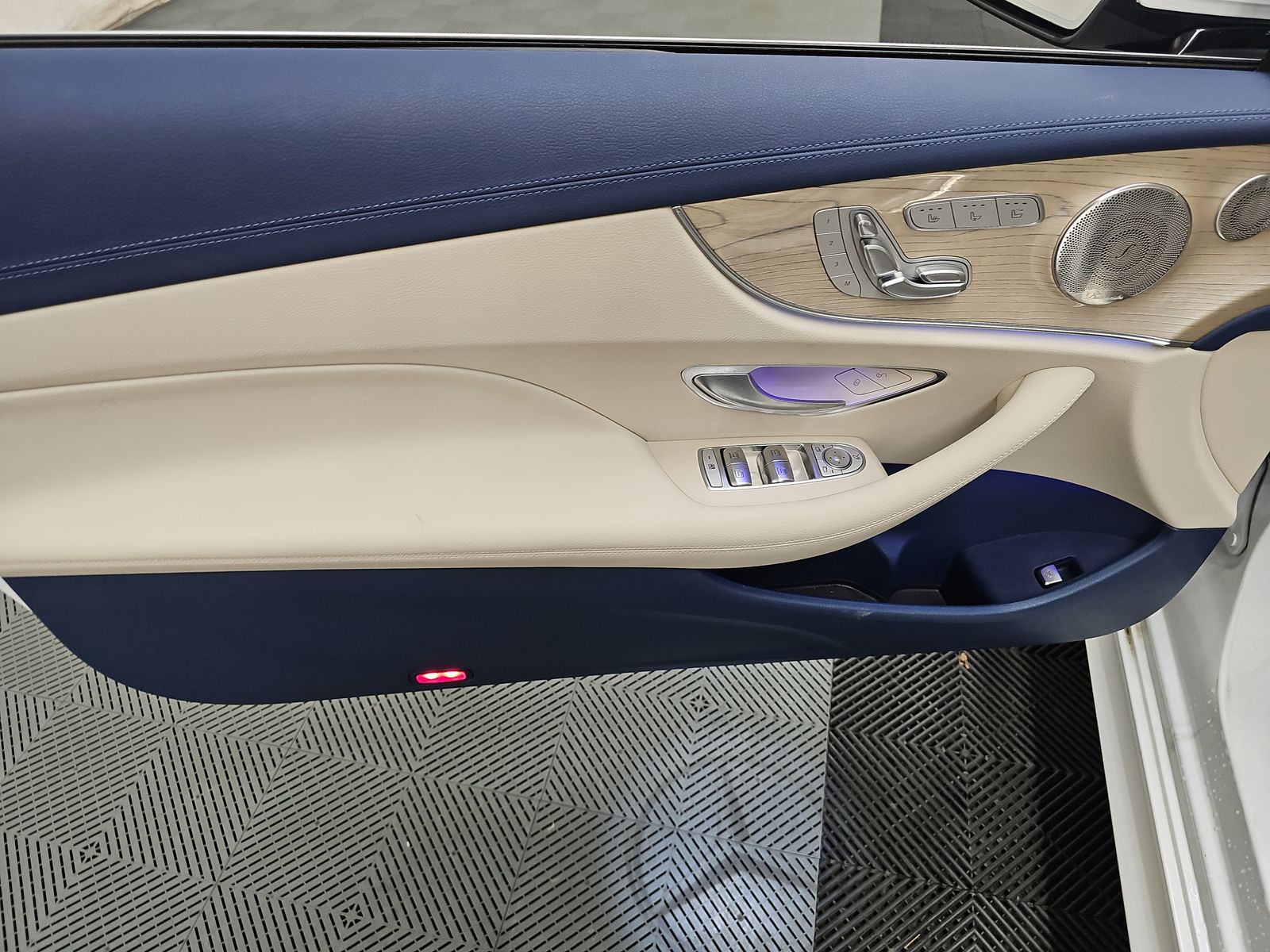 MERCEDES-BENZ E-CLASS - 10