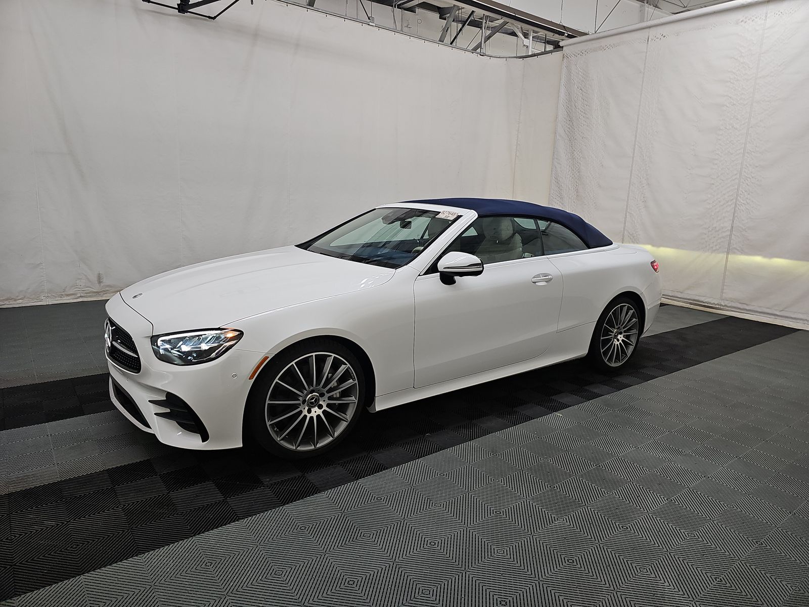 MERCEDES-BENZ E-CLASS - 1