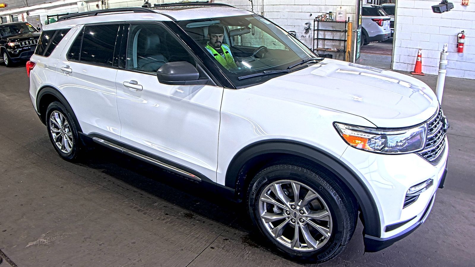 2023 Ford Explorer XLT AWD