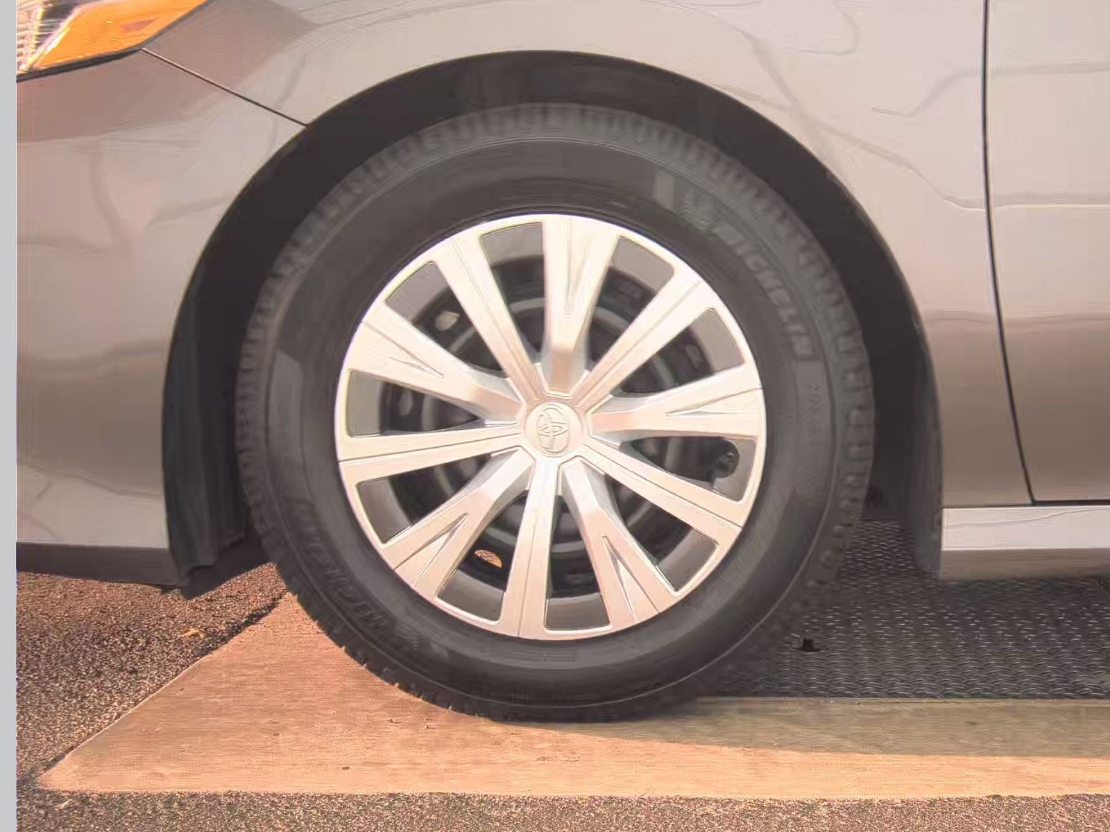 2022 Toyota Camry Hybrid LE FWD