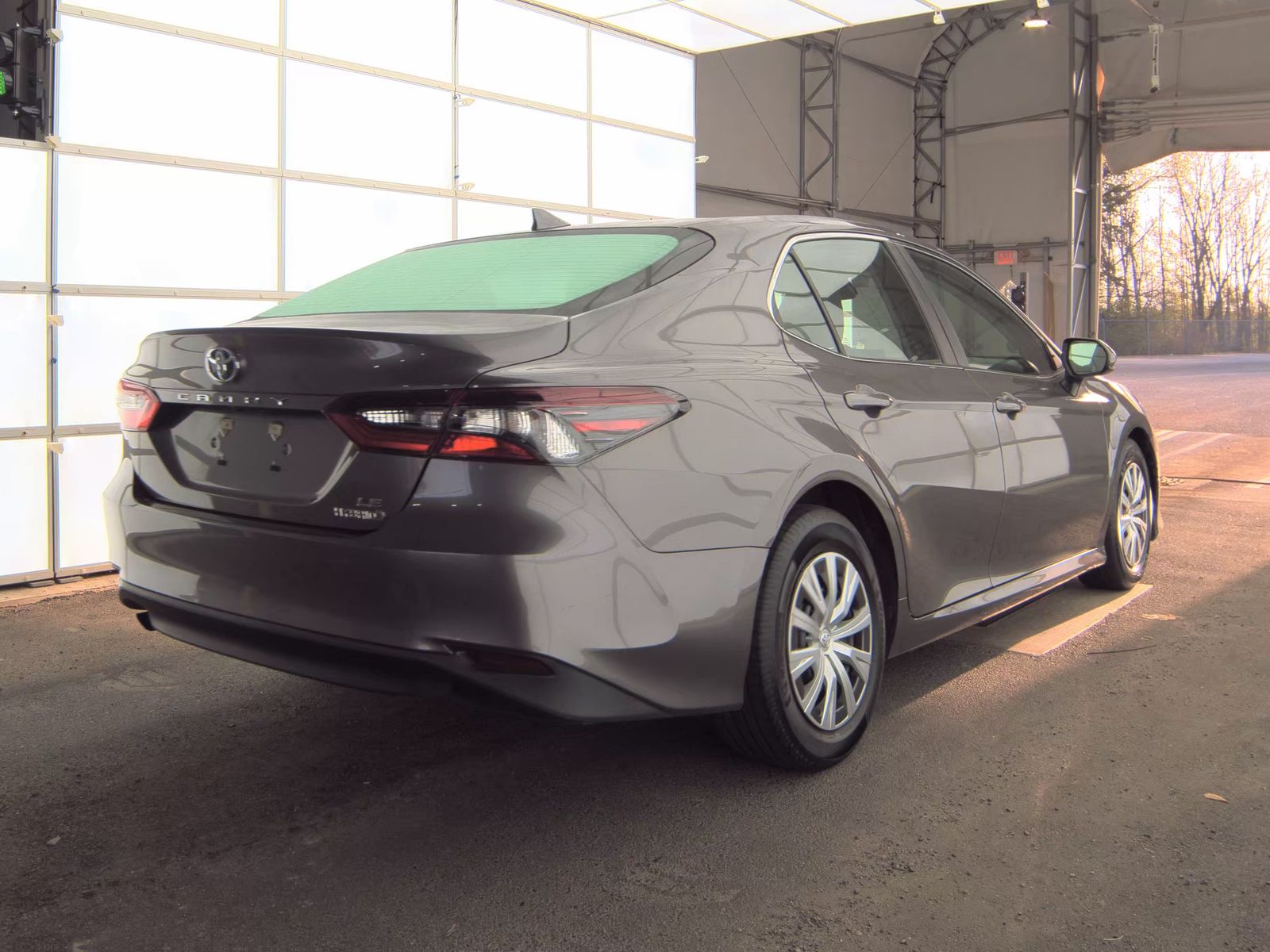 2022 Toyota Camry Hybrid LE FWD