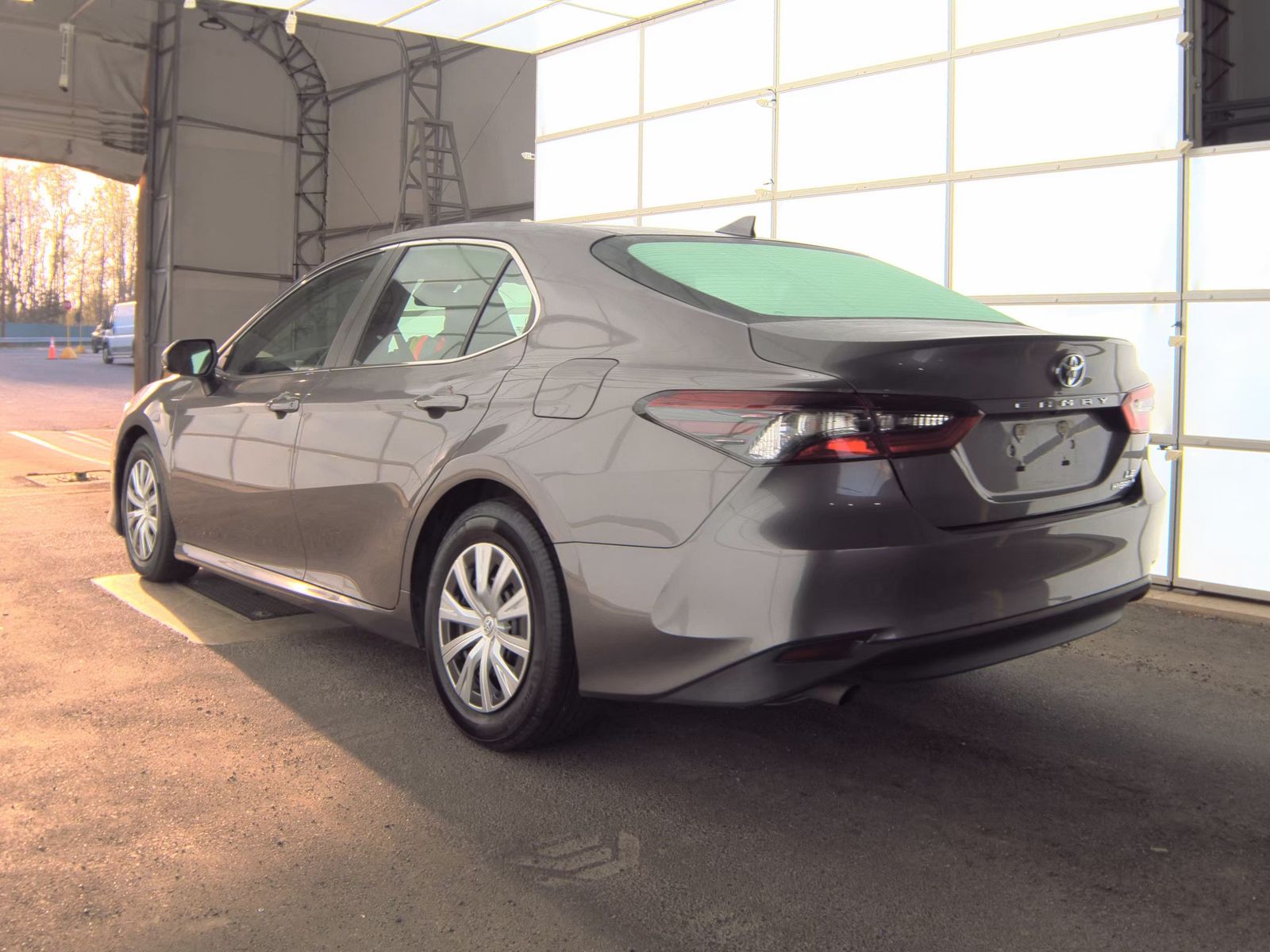 2022 Toyota Camry Hybrid LE FWD