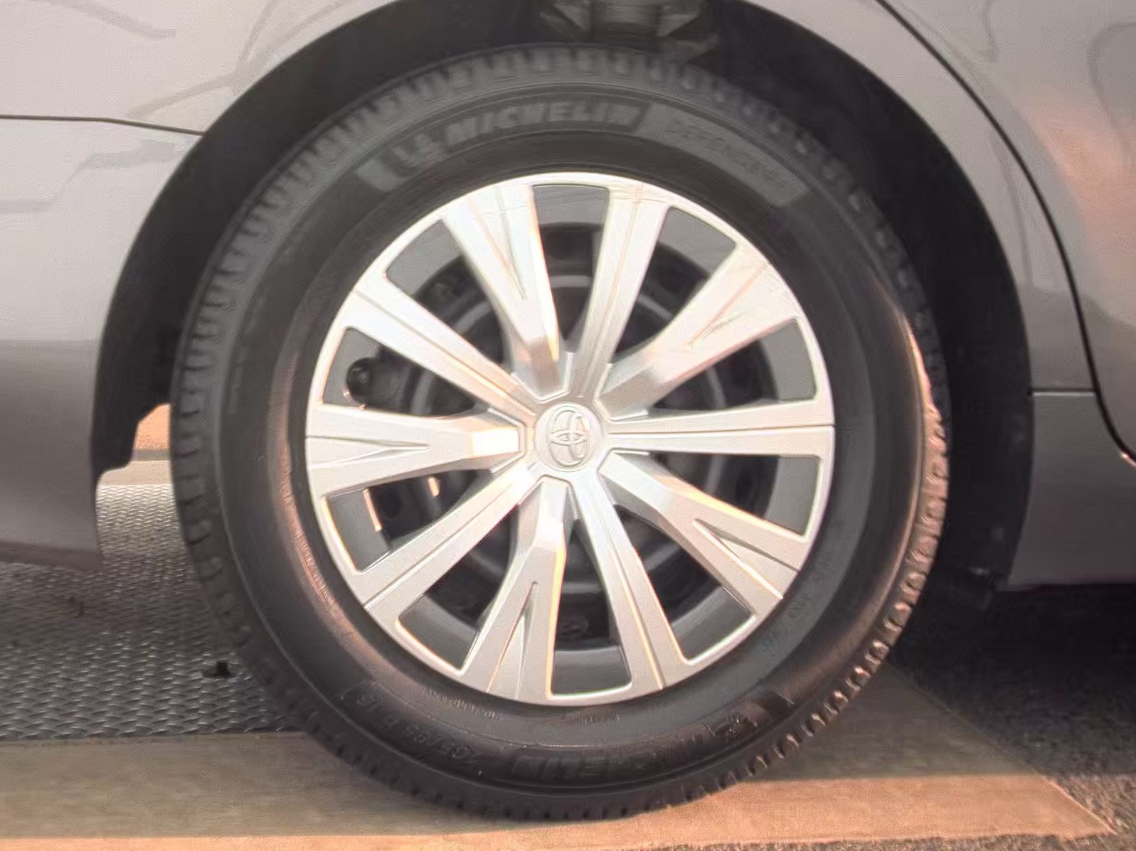 2022 Toyota Camry Hybrid LE FWD