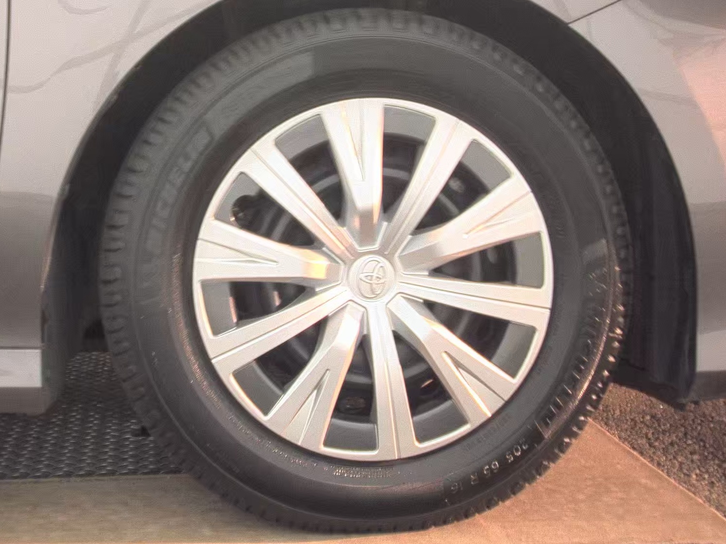 2022 Toyota Camry Hybrid LE FWD