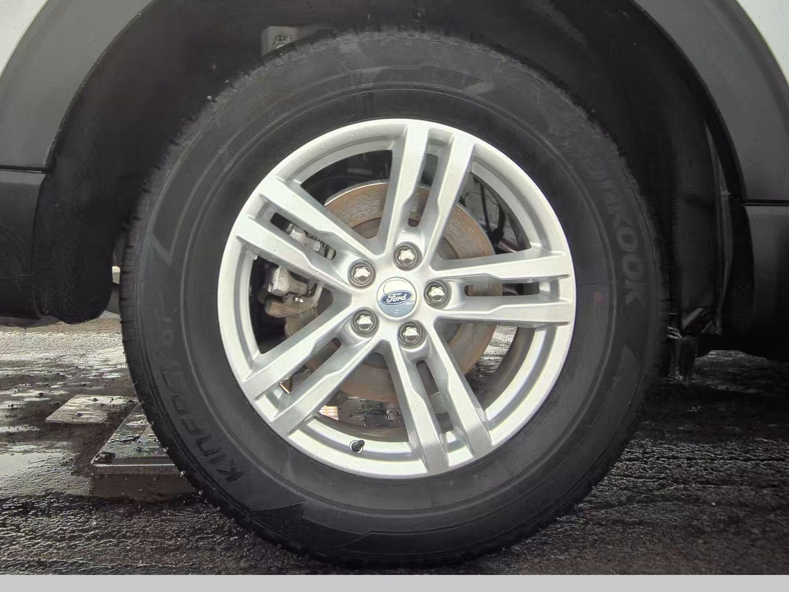 2023 Ford Explorer XLT AWD