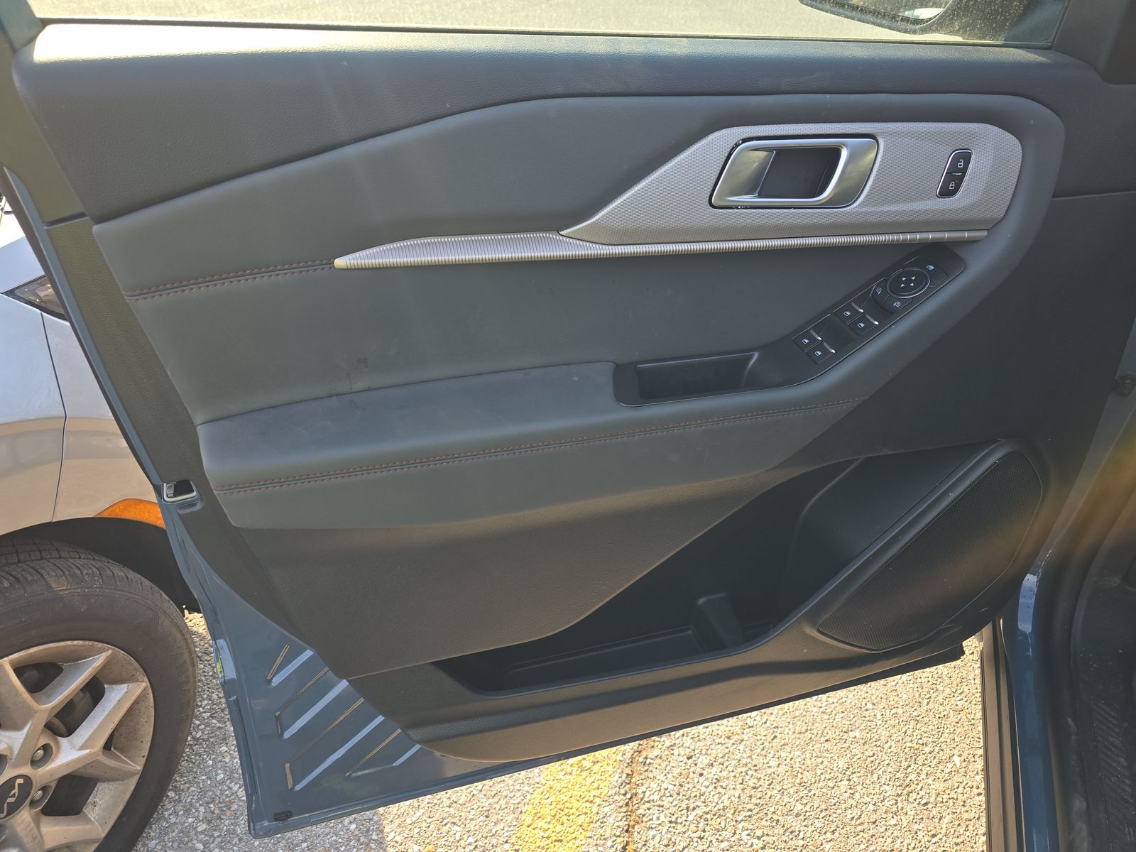 FORD EXPLORER - 4