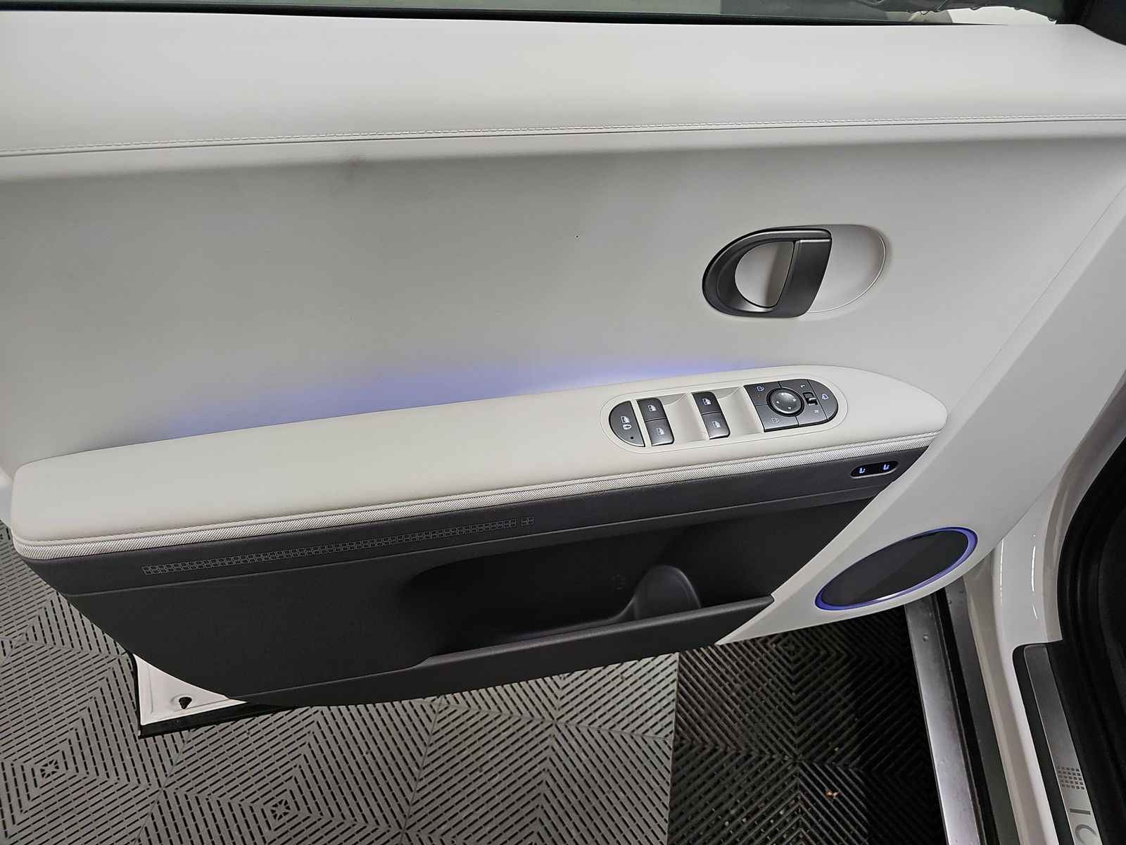 HYUNDAI LIMITED - 10