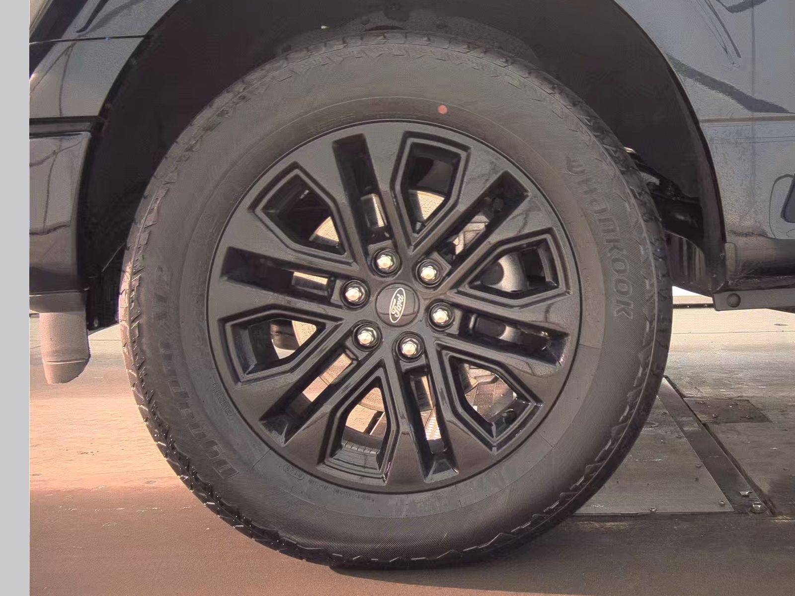 2025 Ford F-150 Lariat AWD