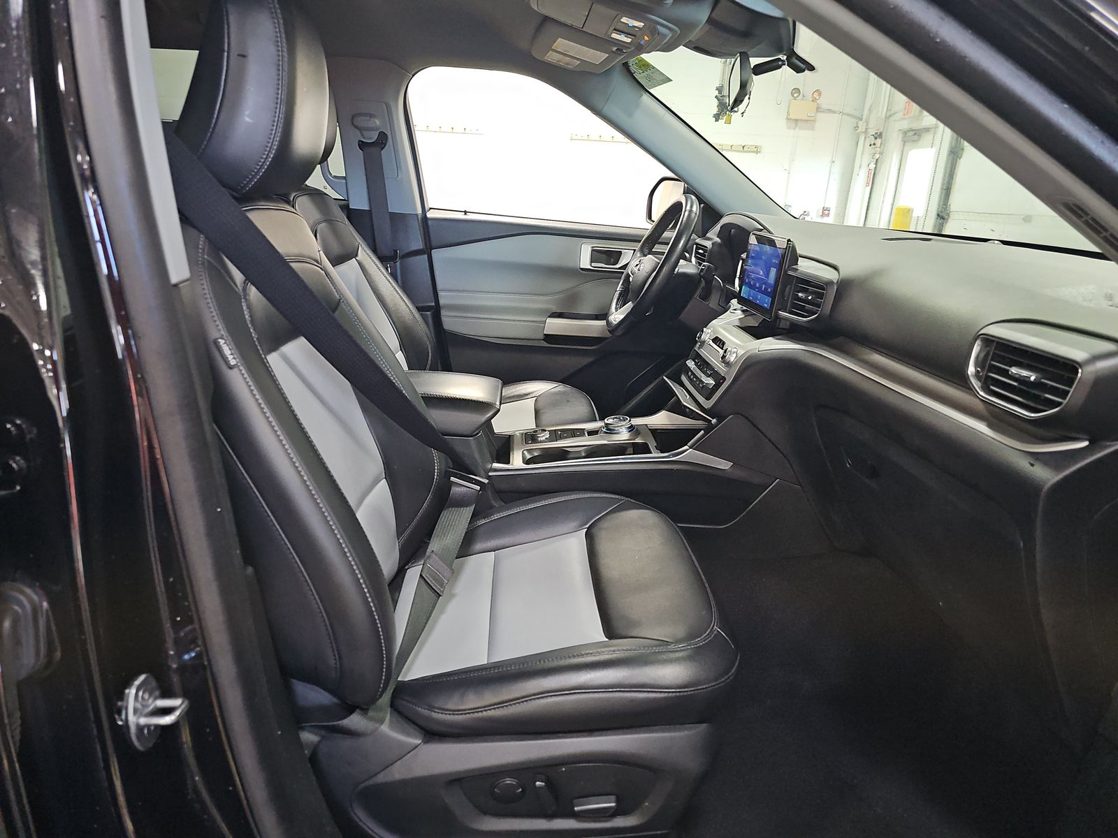 2023 Ford Explorer XLT AWD