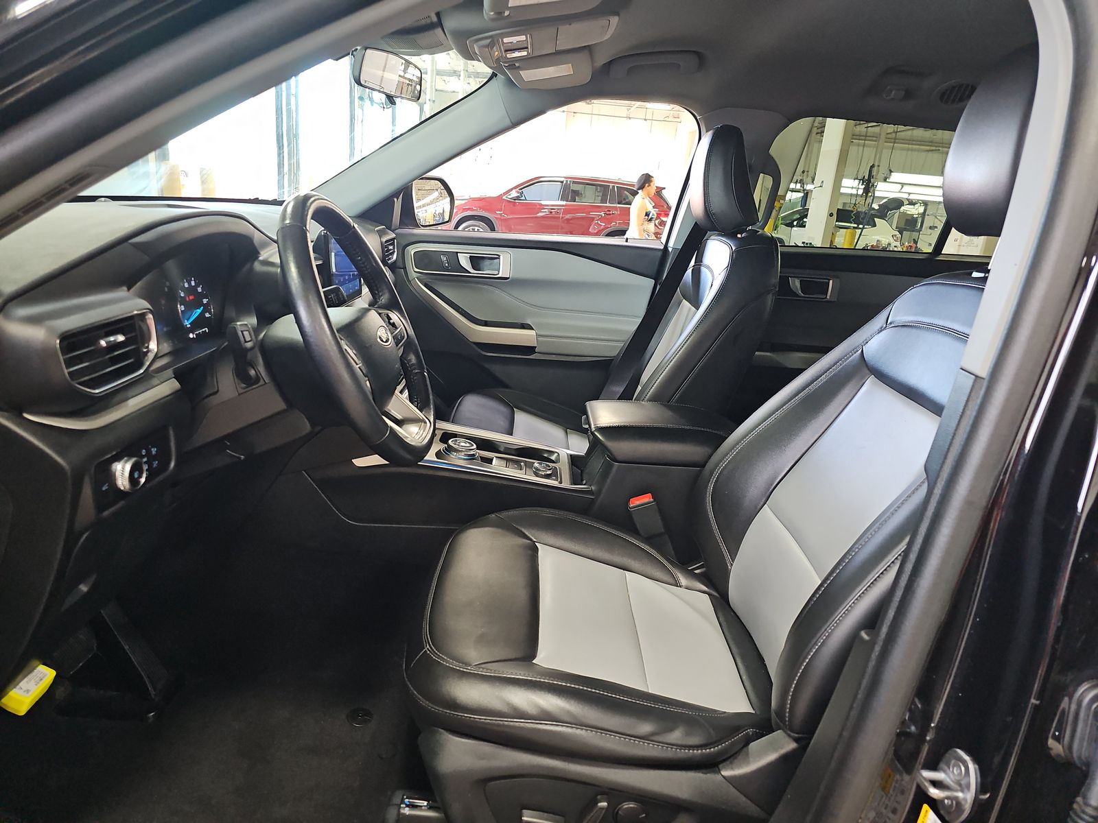 2023 Ford Explorer XLT AWD