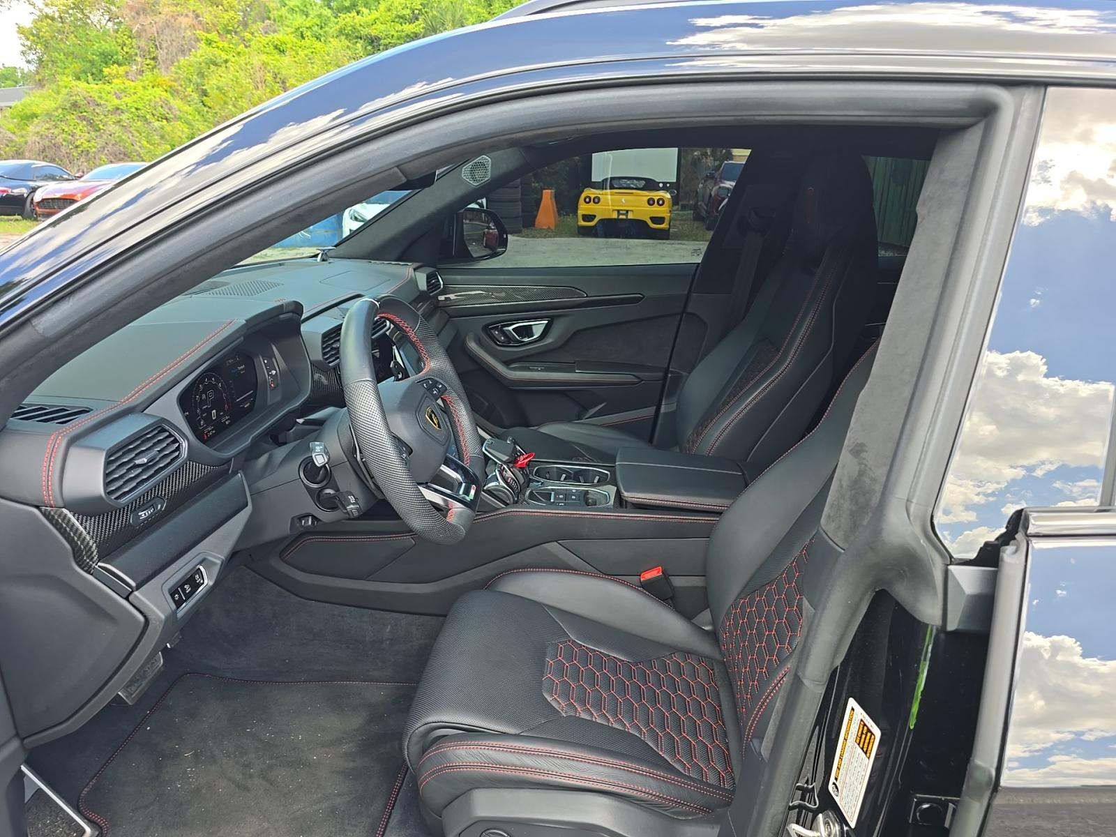 2022 Lamborghini Urus Base AWD