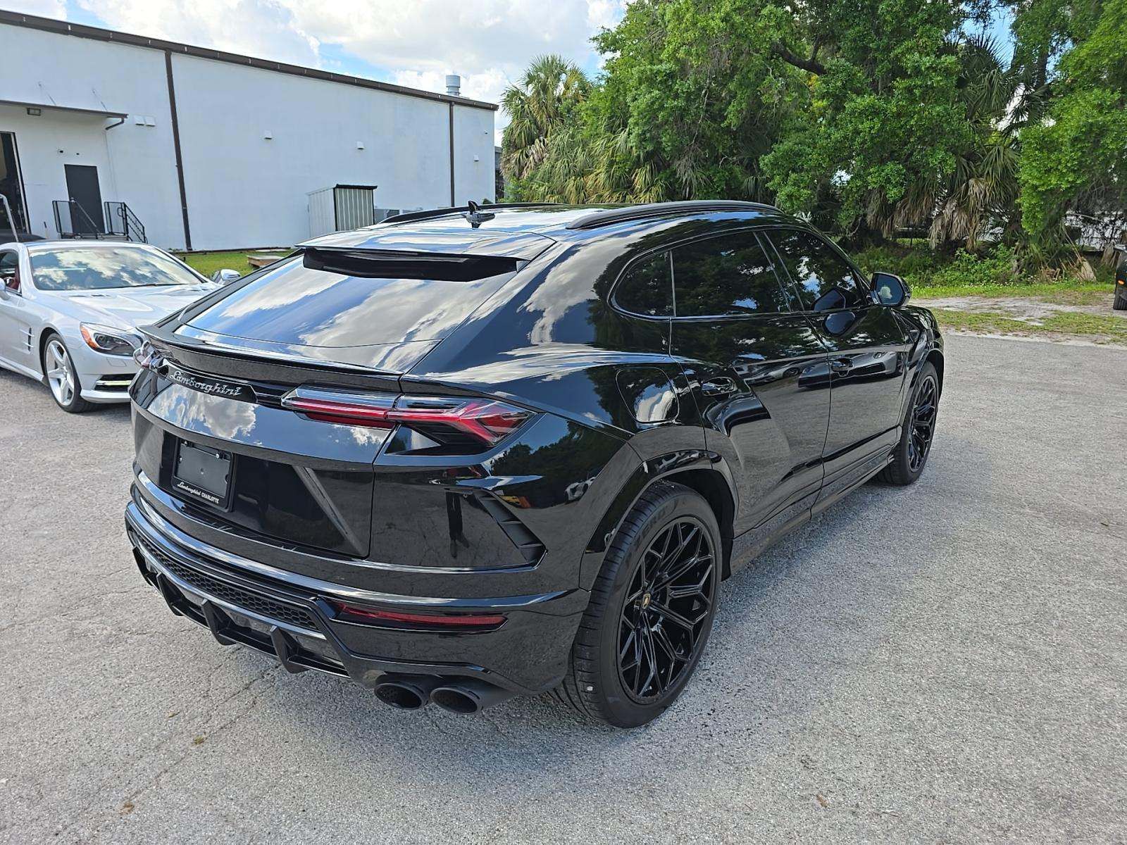 2022 Lamborghini Urus Base AWD