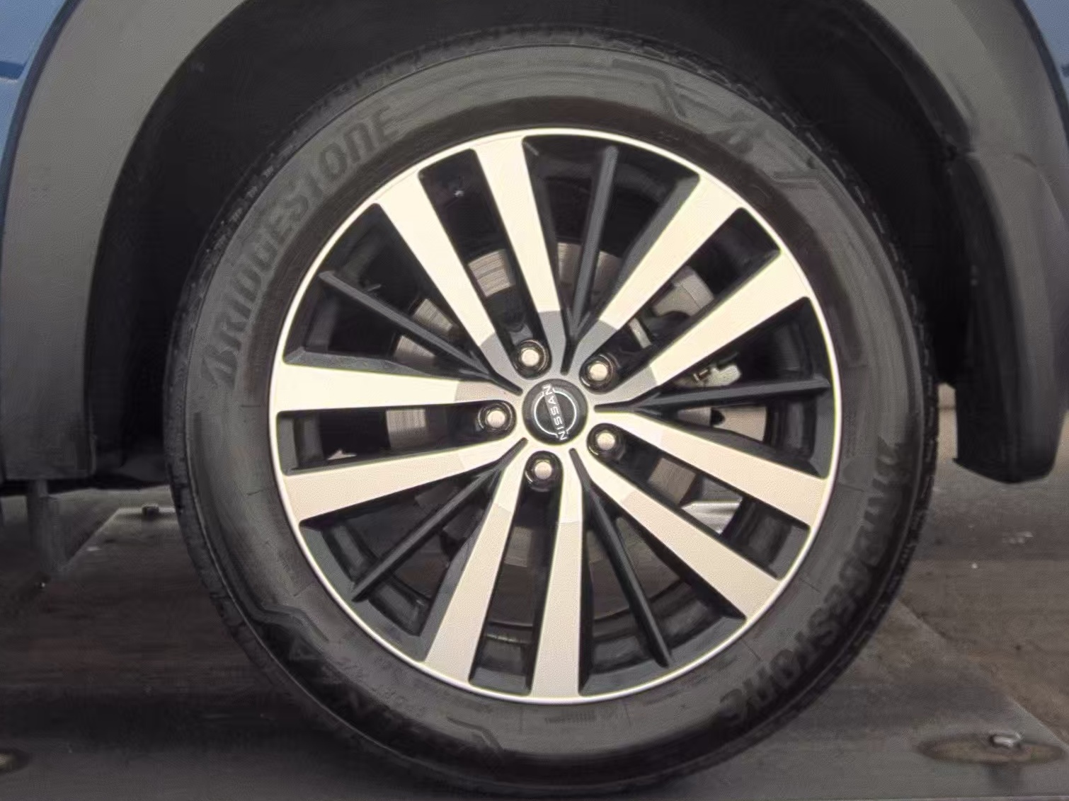 2023 Nissan Pathfinder Platinum AWD