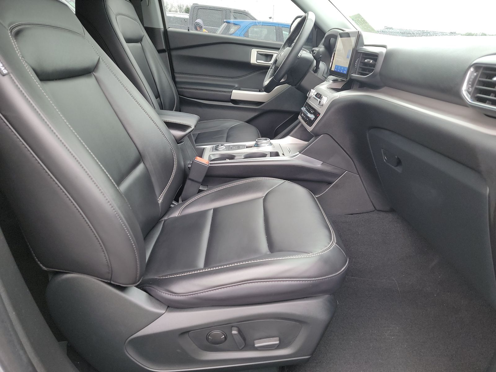 2023 Ford Explorer XLT AWD