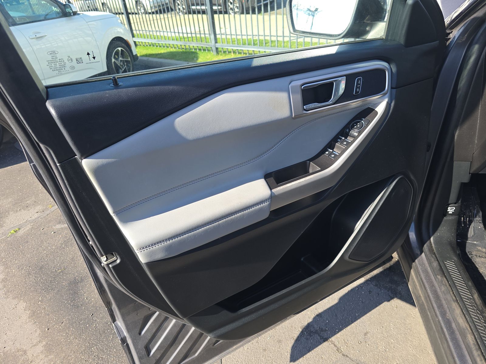 FORD EXPLORER - 10