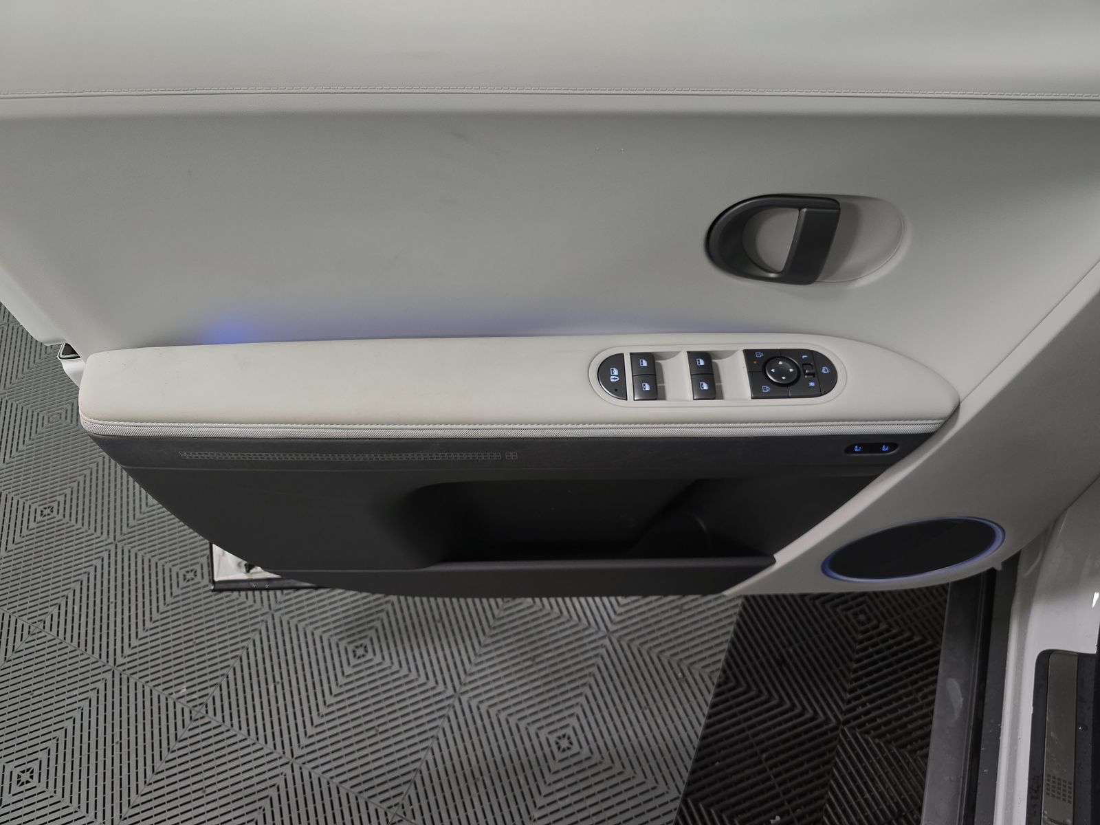 HYUNDAI LIMITED - 10