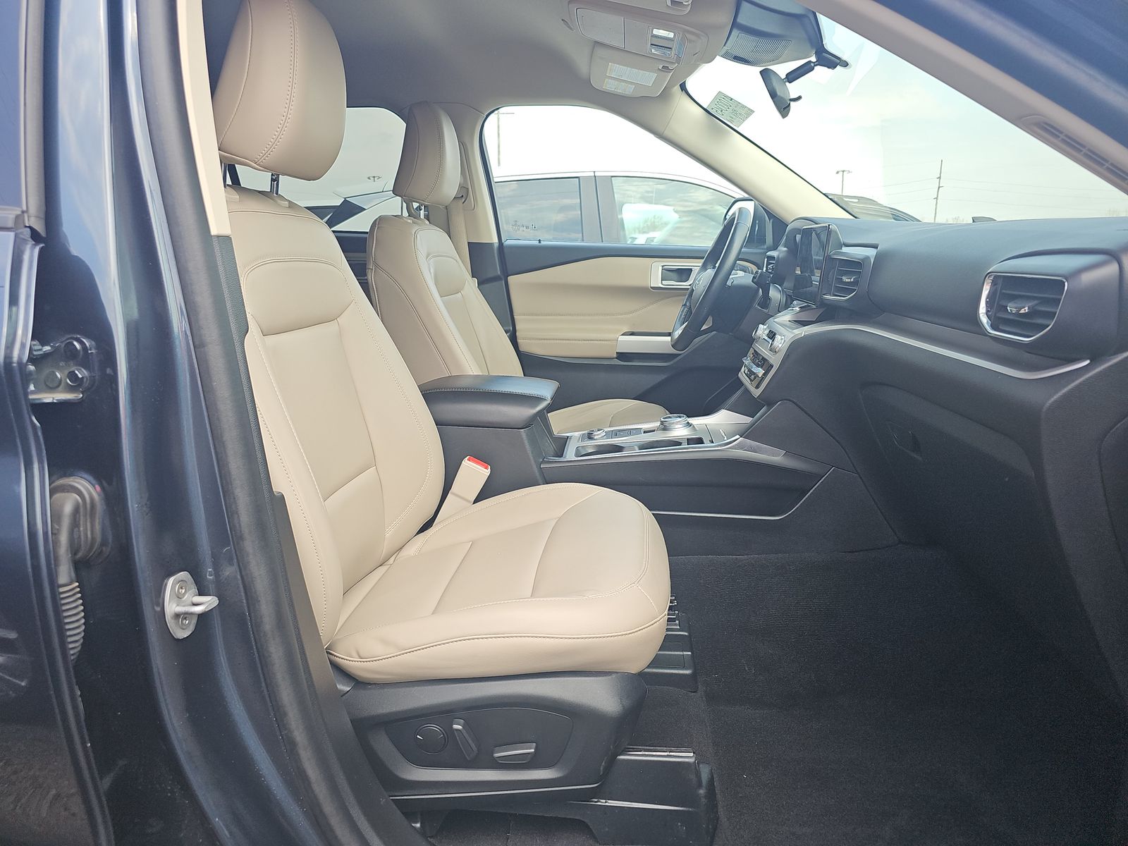 2023 Ford Explorer XLT AWD