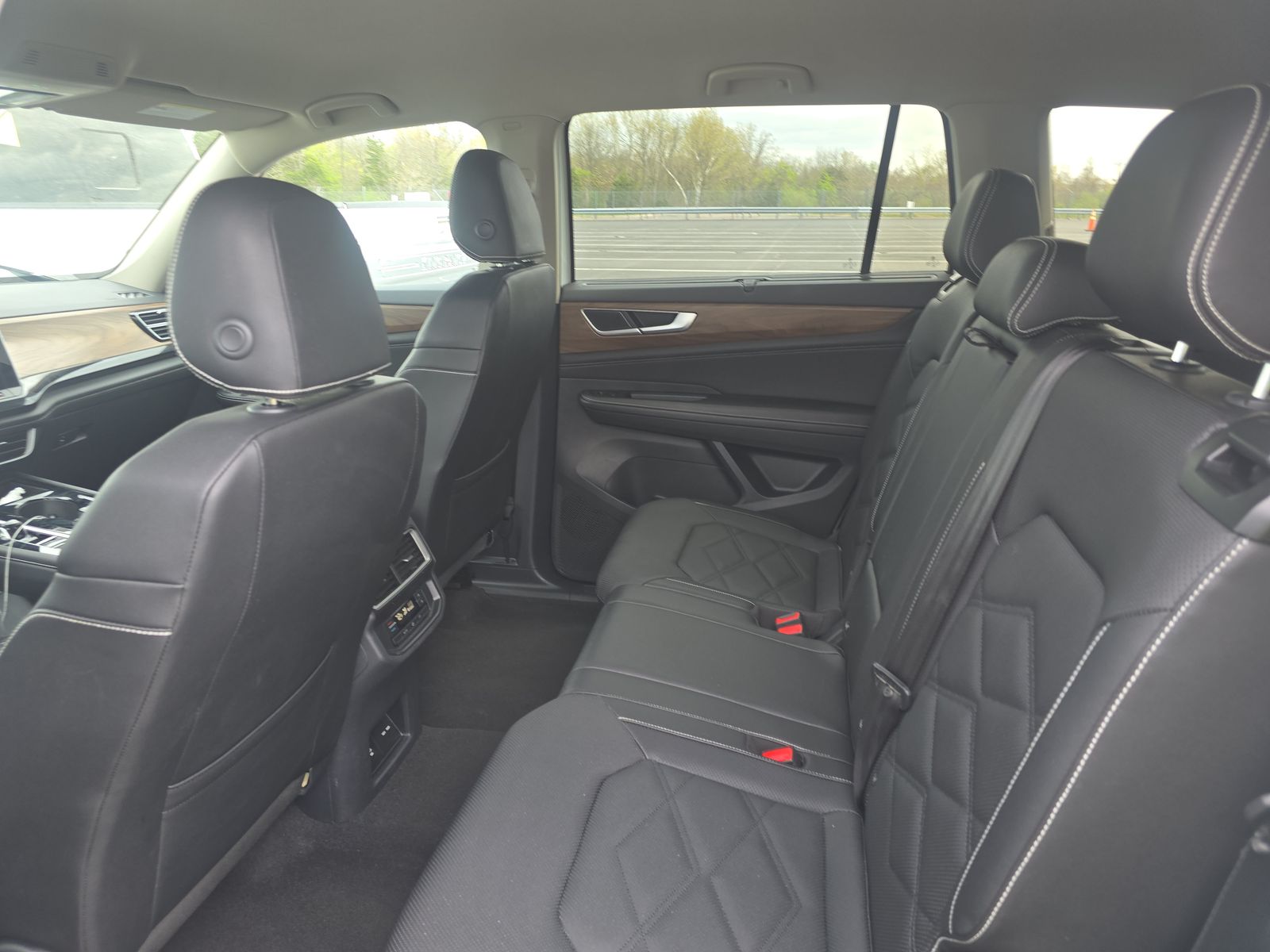 2025 Volkswagen Atlas 2.0T SE FWD