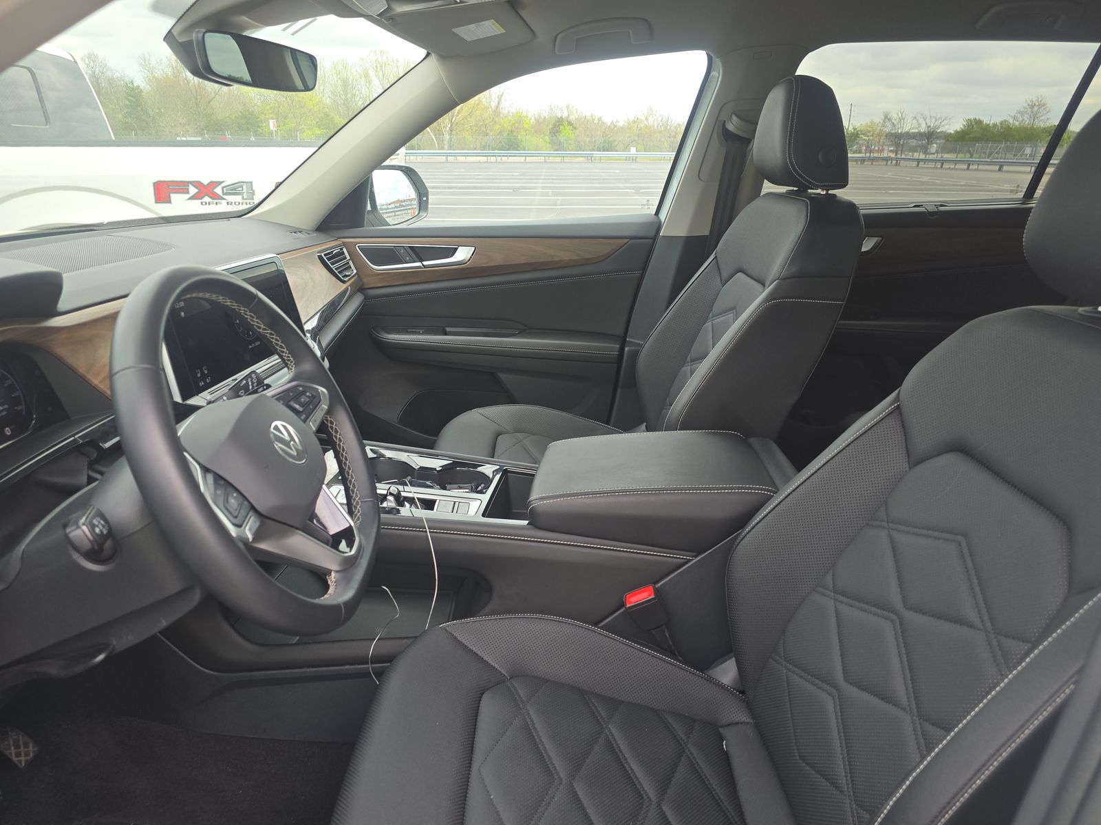 2025 Volkswagen Atlas 2.0T SE FWD