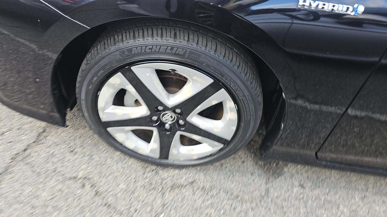 2016 Toyota Prius Three Touring FWD