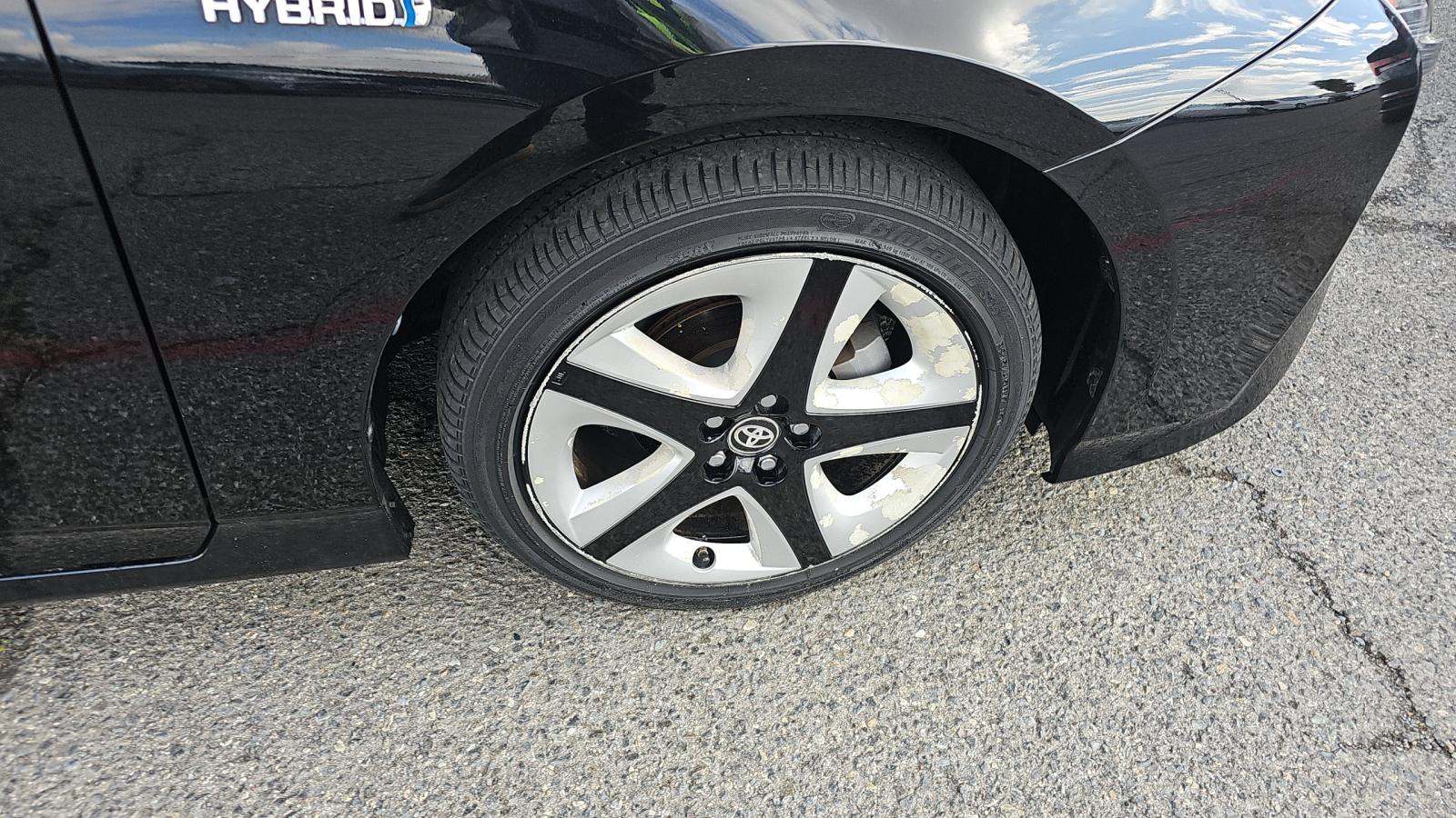 2016 Toyota Prius Three Touring FWD