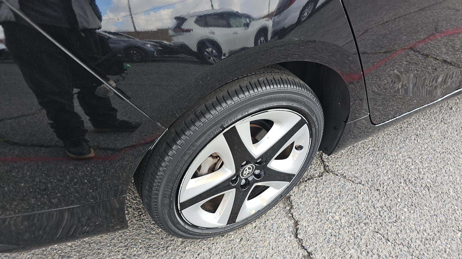 2016 Toyota Prius Three Touring FWD