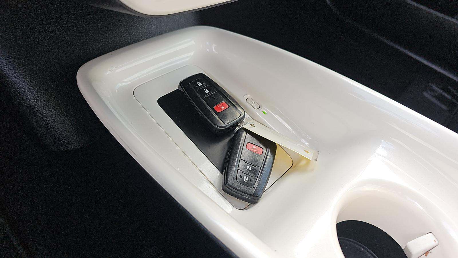 2016 Toyota Prius Three Touring FWD