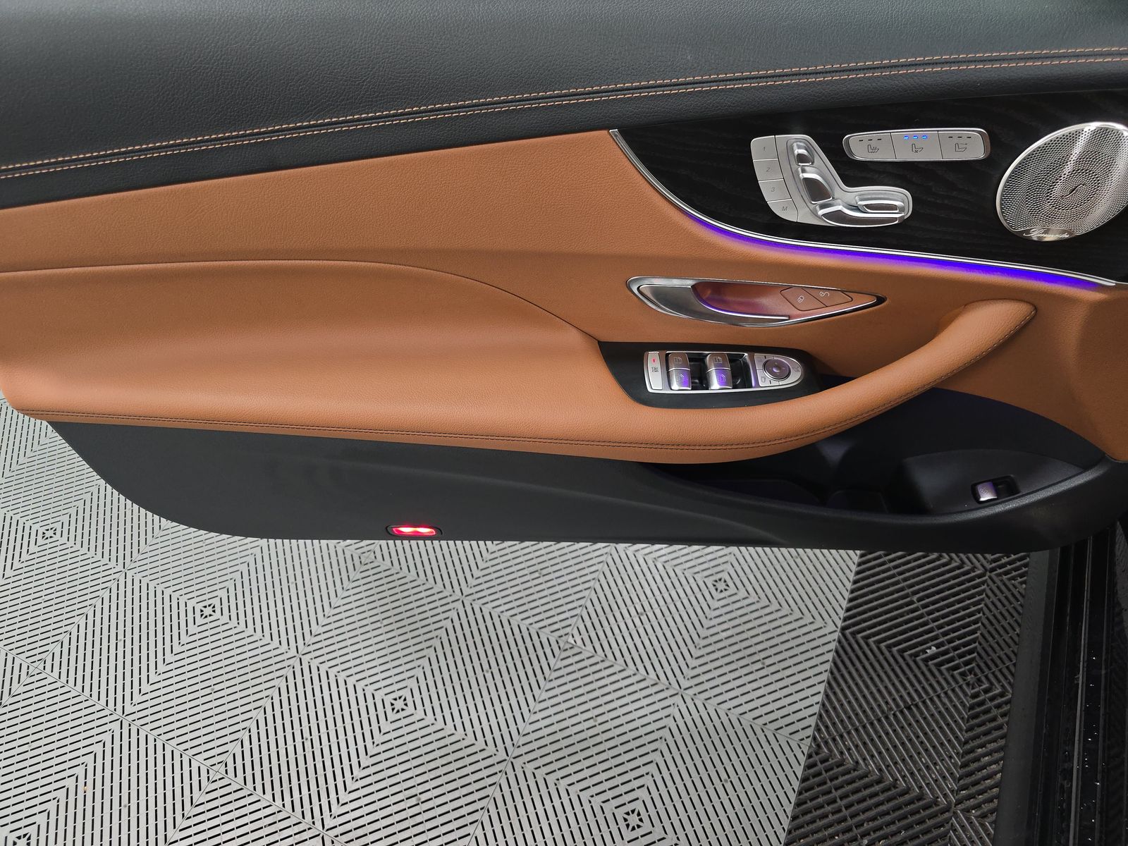 MERCEDES-BENZ E-CLASS - 10