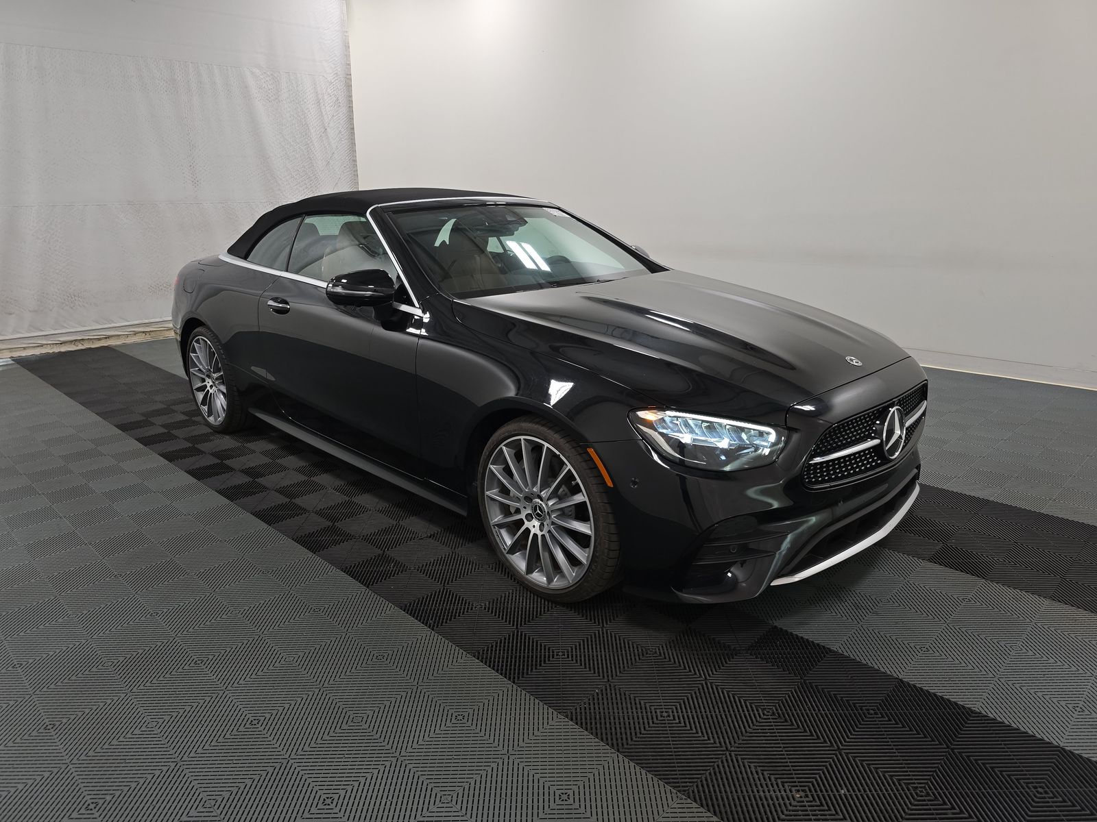 MERCEDES-BENZ E-CLASS - 4