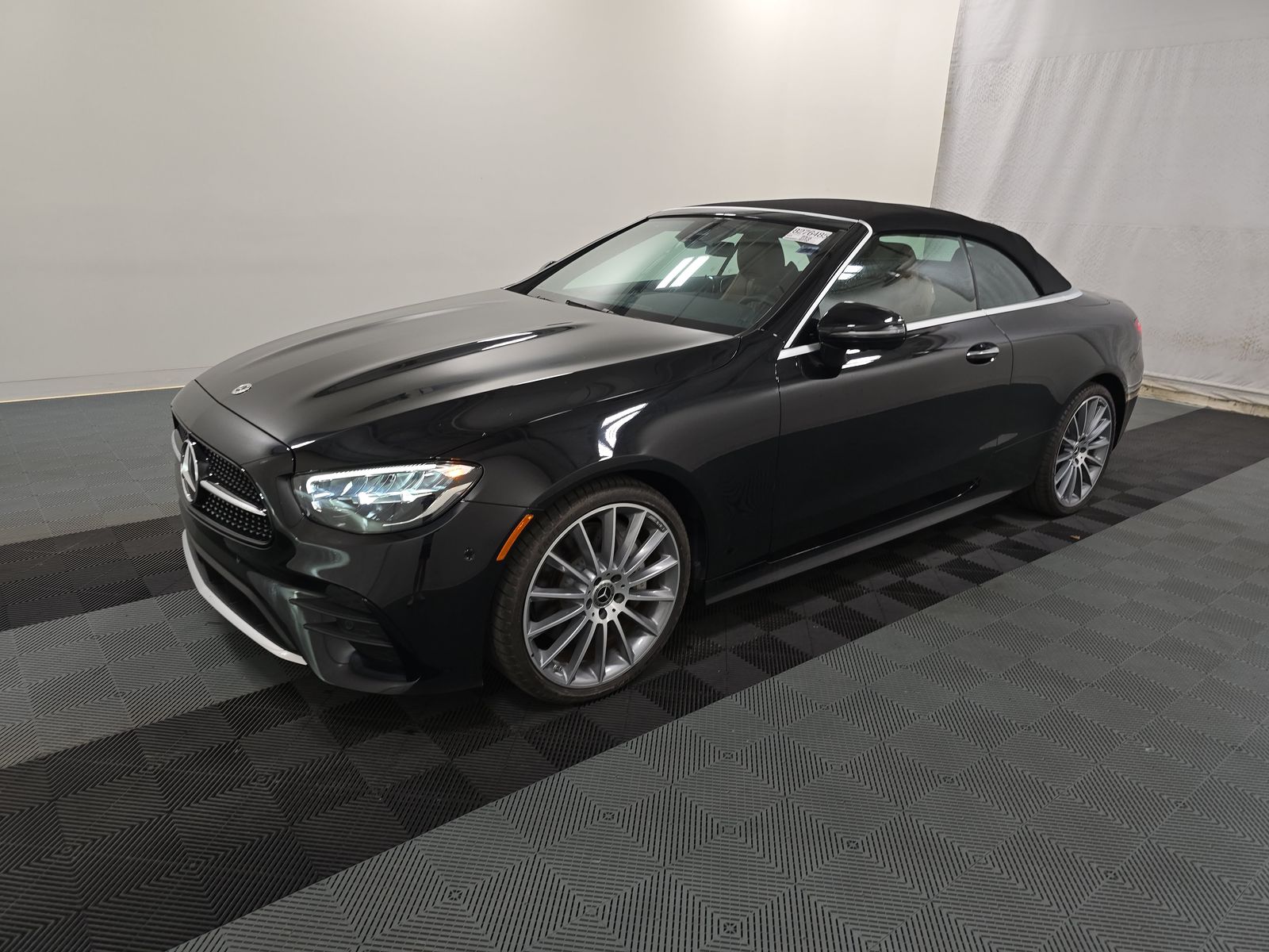 MERCEDES-BENZ E-CLASS - 1