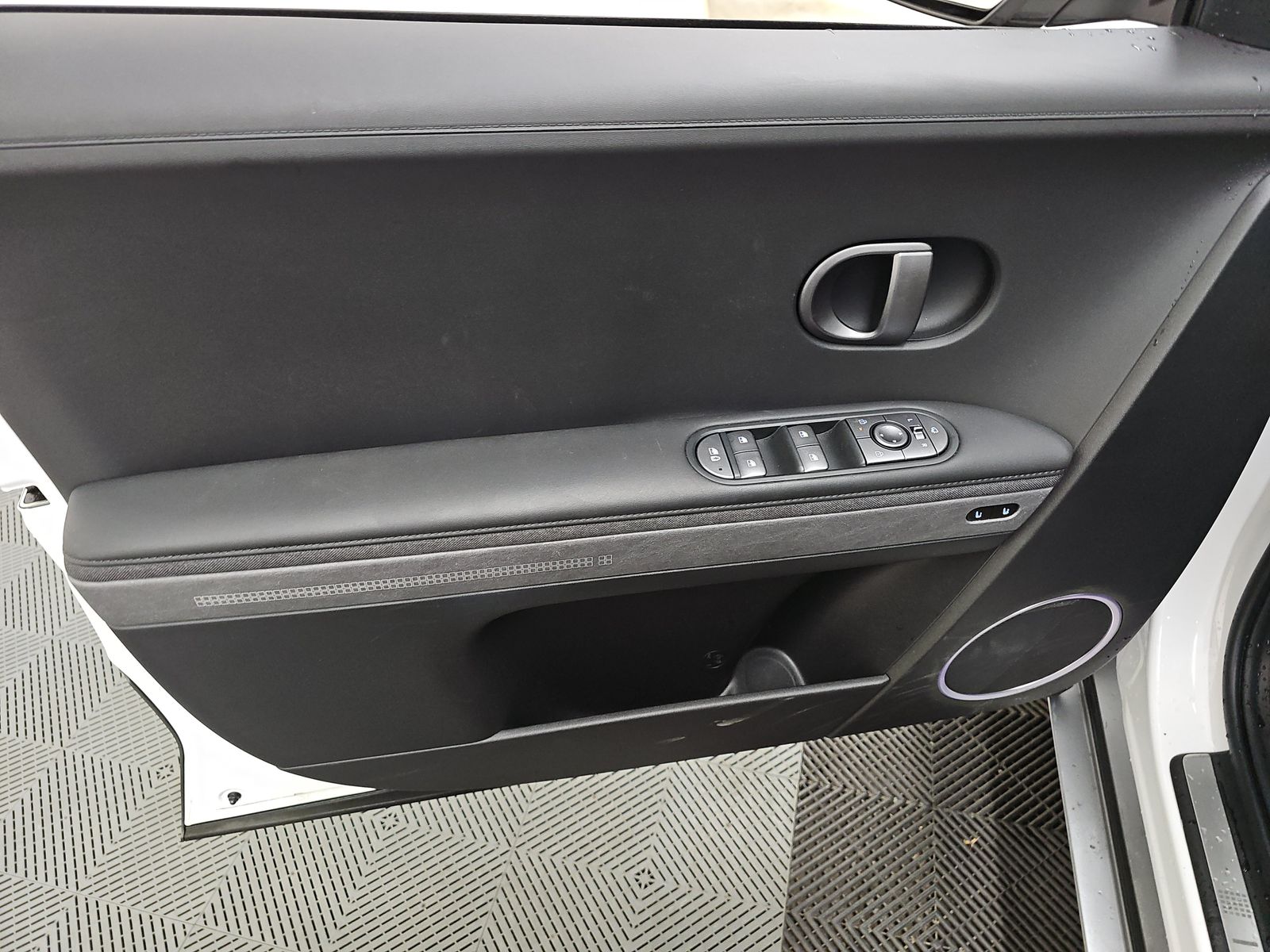 HYUNDAI LIMITED - 10