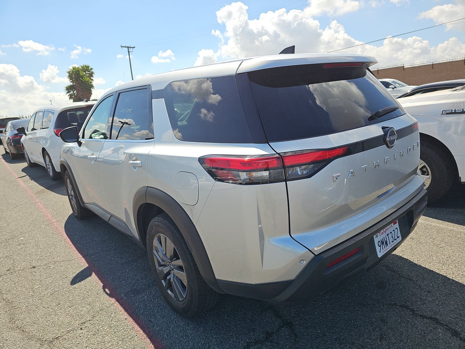 2024 Nissan Pathfinder S FWD