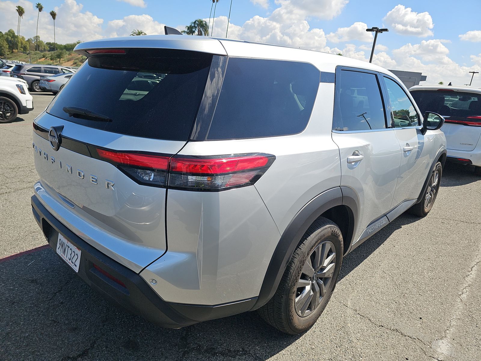 2024 Nissan Pathfinder S FWD