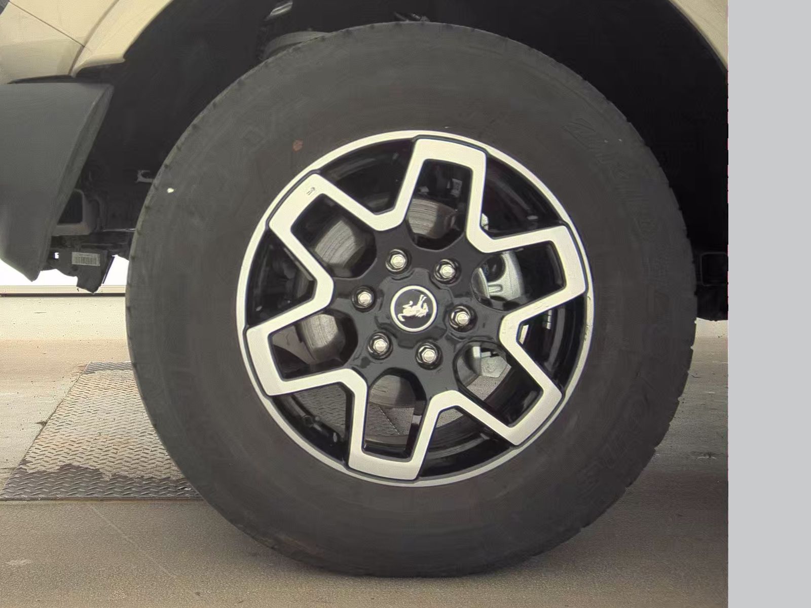 FORD BRONCO - 10