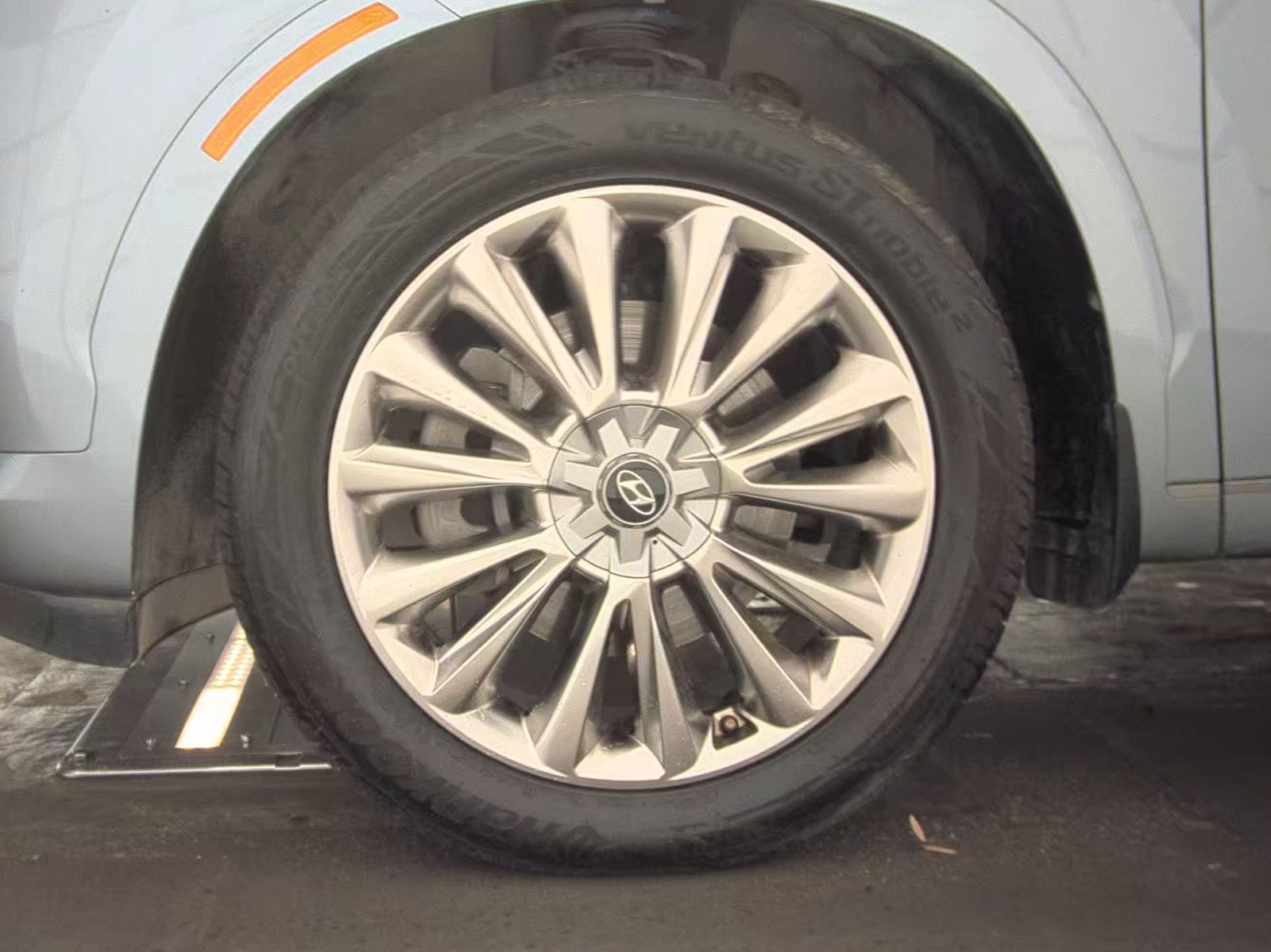 HYUNDAI LIMITED - 10