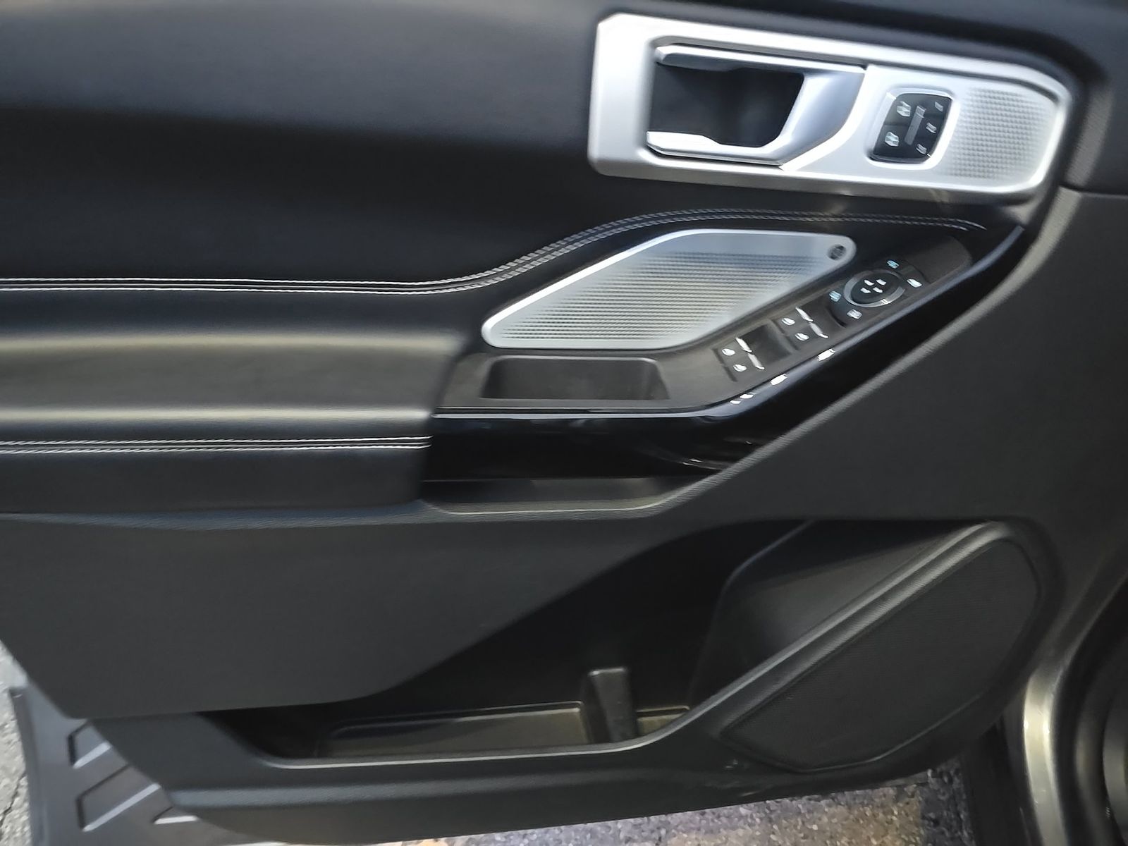 FORD EXPLORER - 10