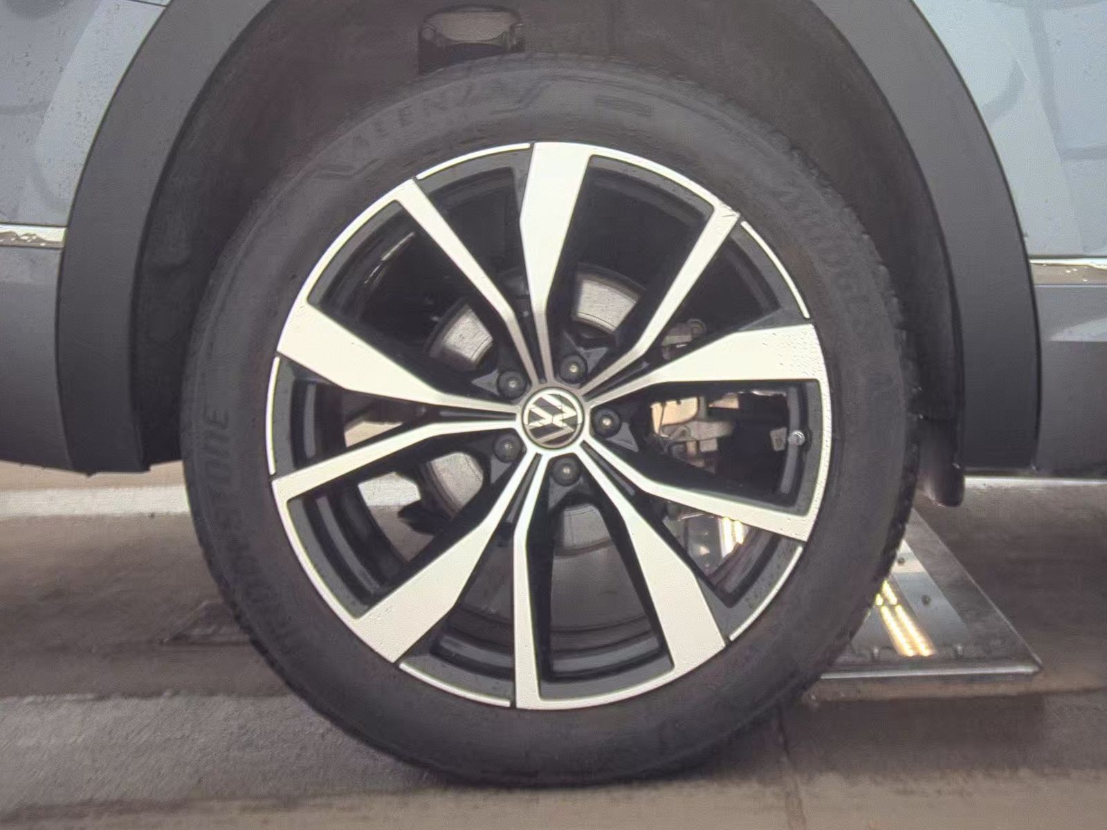 2024 Volkswagen Atlas 2.0T SEL Premium R-Line AWD