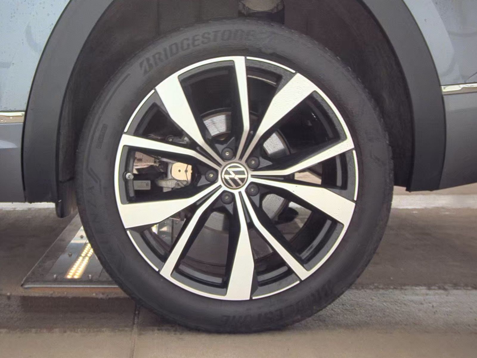 2024 Volkswagen Atlas 2.0T SEL Premium R-Line AWD