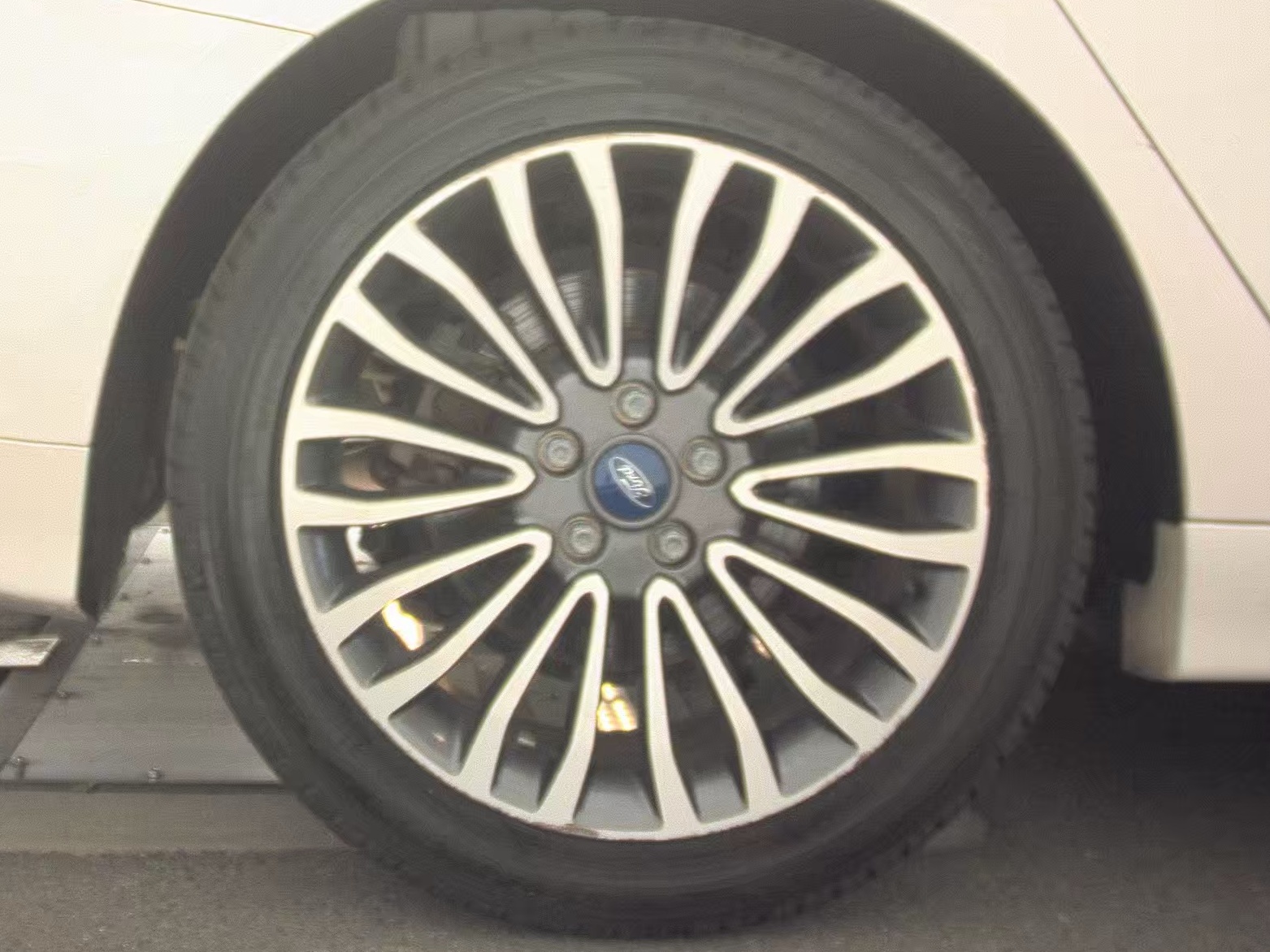 2017 Ford Fusion Hybrid Platinum FWD