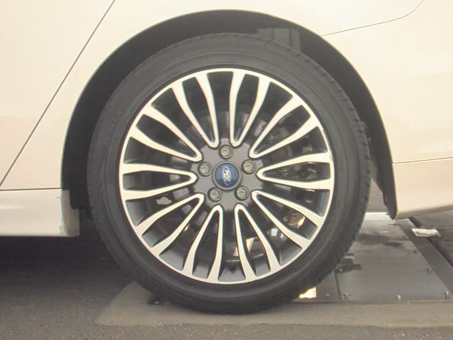 2017 Ford Fusion Hybrid Platinum FWD