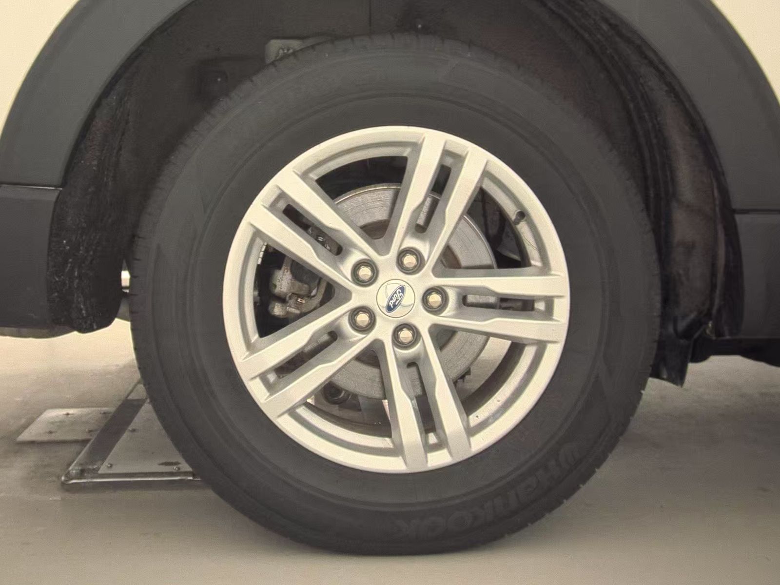 2023 Ford Explorer XLT AWD