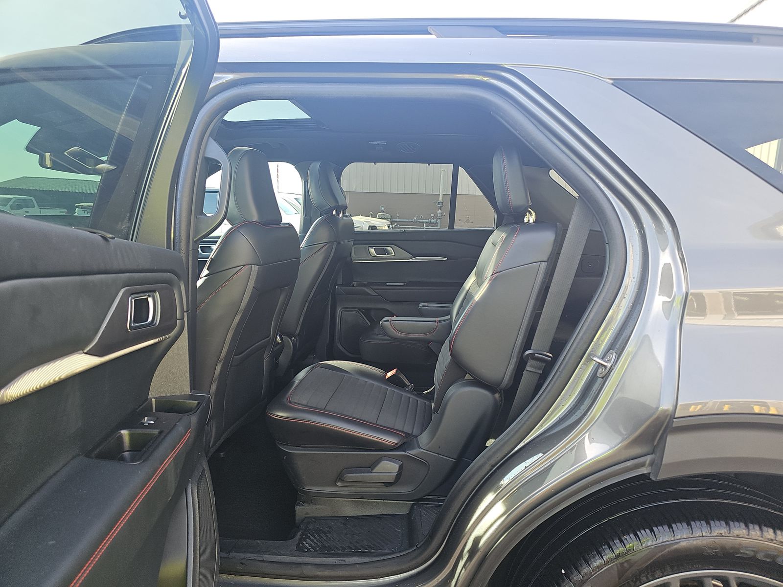 2025 Ford Explorer ST-Line AWD