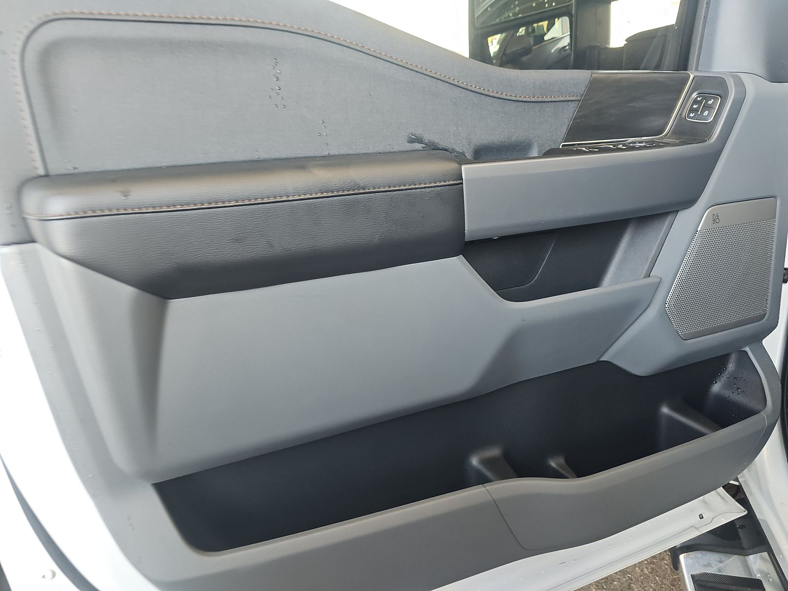 2025 Ford F-150 Hybrid Lariat AWD