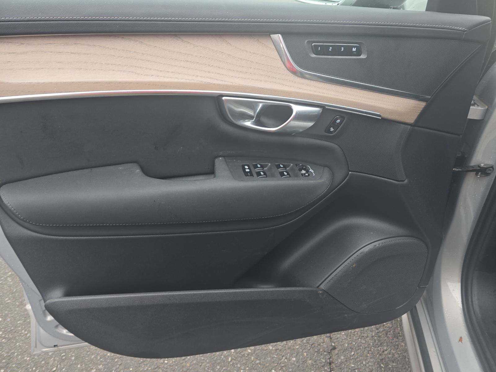 2025 Volvo XC90 B6 Plus AWD