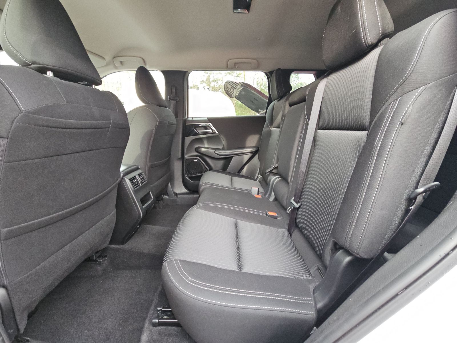 2025 Mitsubishi Outlander ES AWD