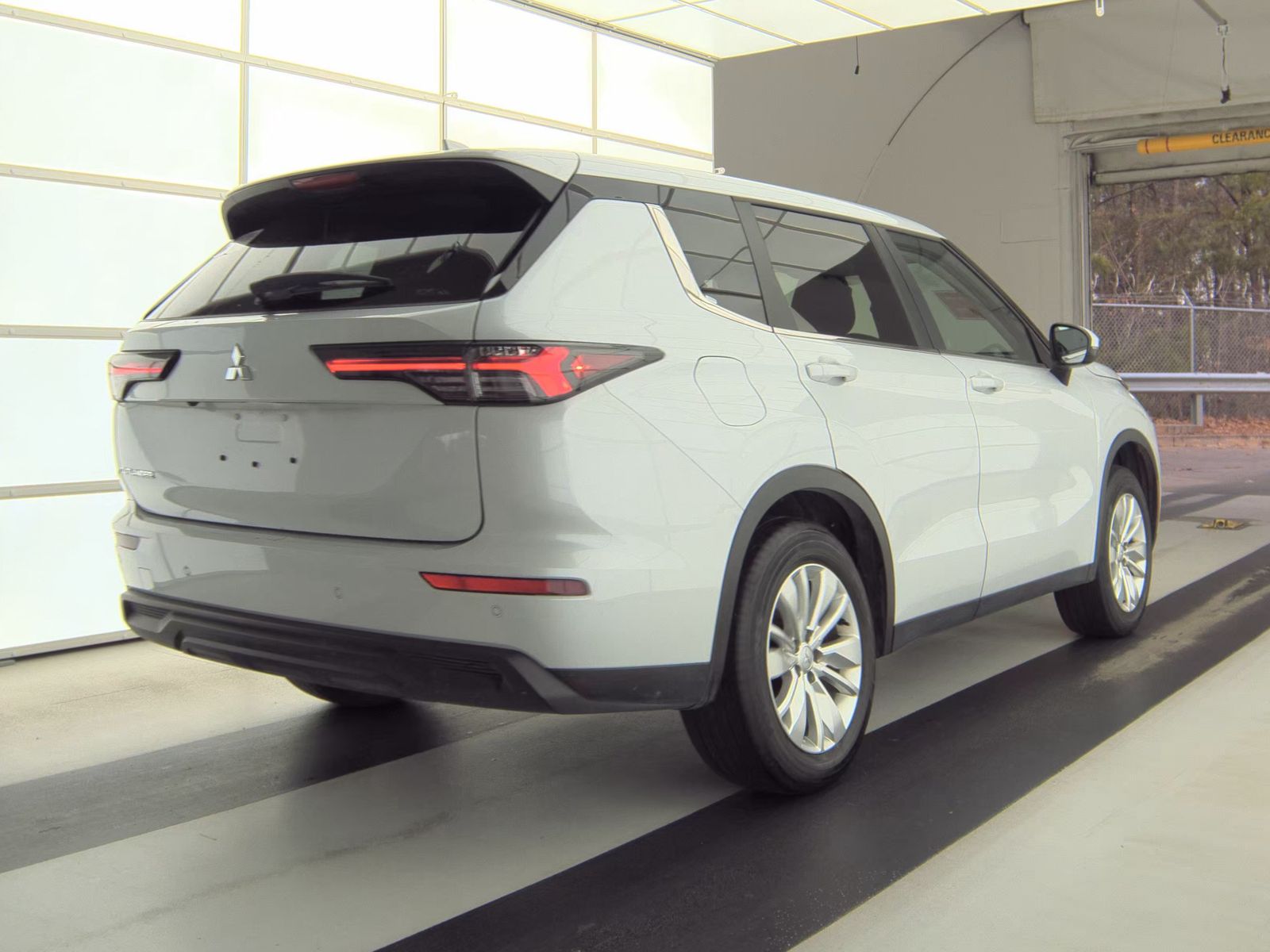 2025 Mitsubishi Outlander ES AWD