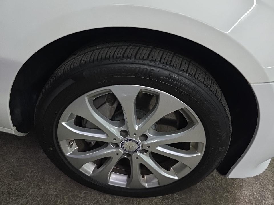 MERCEDES-BENZ E-CLASS - 10