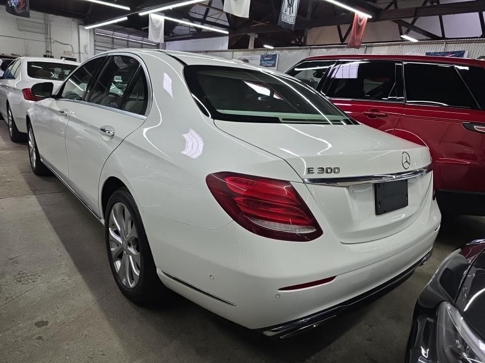 MERCEDES-BENZ E-CLASS - 7