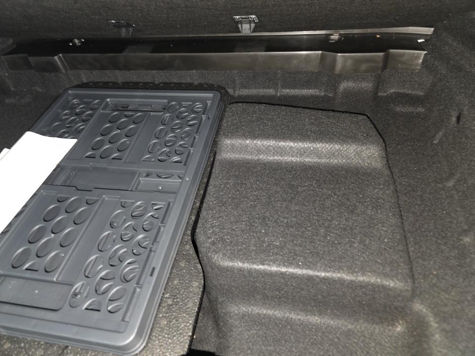 MERCEDES-BENZ E-CLASS - 8