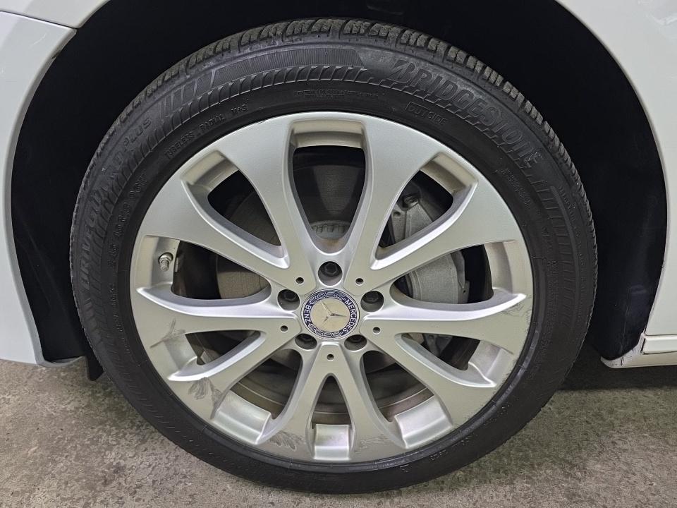 MERCEDES-BENZ E-CLASS - 9